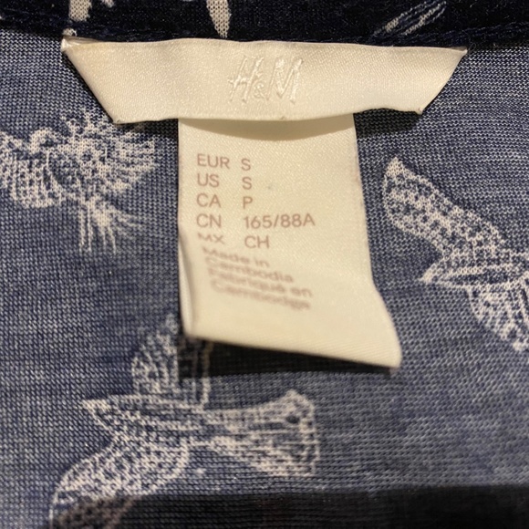 H&M Lightweight Long Sleeve Shirt with Bird Motif - Picture 2 of 4